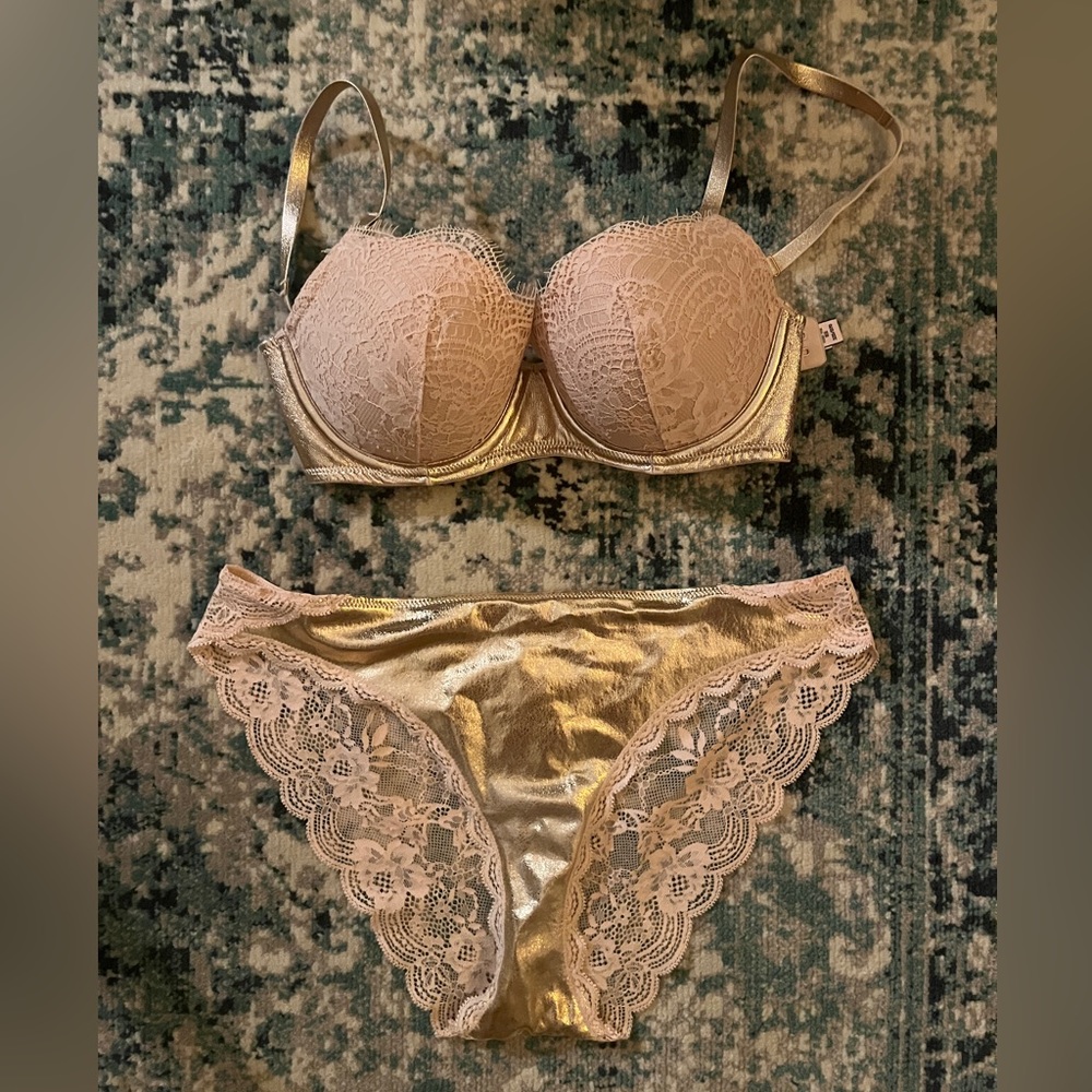 NWOT Victoria’s Secret Bra & Panty Set 32D & M metallic rose gold dream angels
